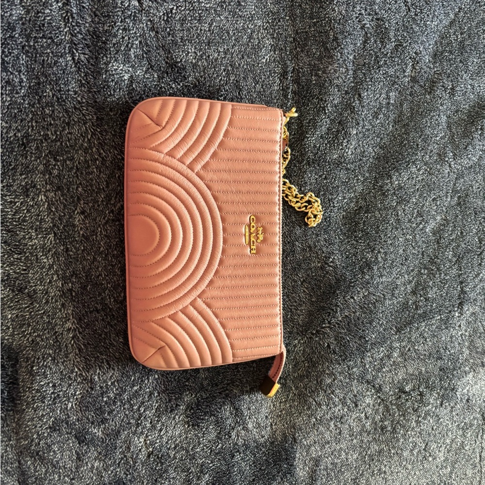 Elegant Coach Pink Quilted Clutch - Picture 3 of 4